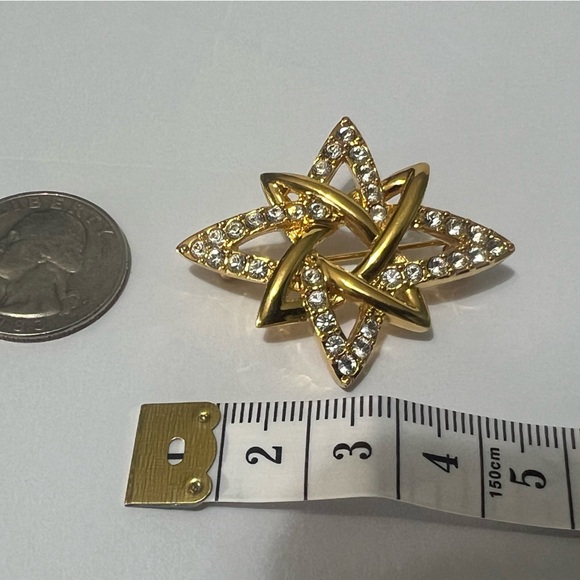Vintage Gold Tone Signed Monet Star Pin with Clear Rhinestones MCM Brooch - Picture 5 of 5